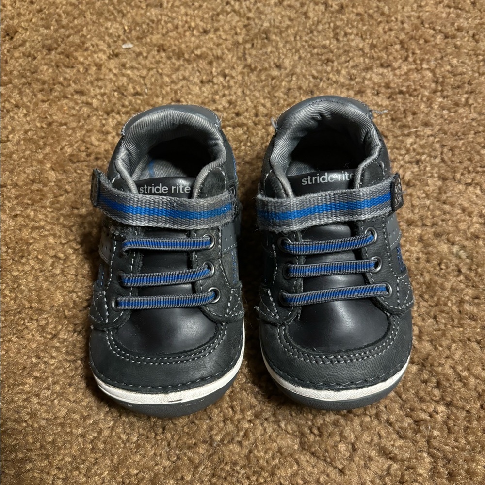 Stride Rite Little kid sneakers size 4.5M